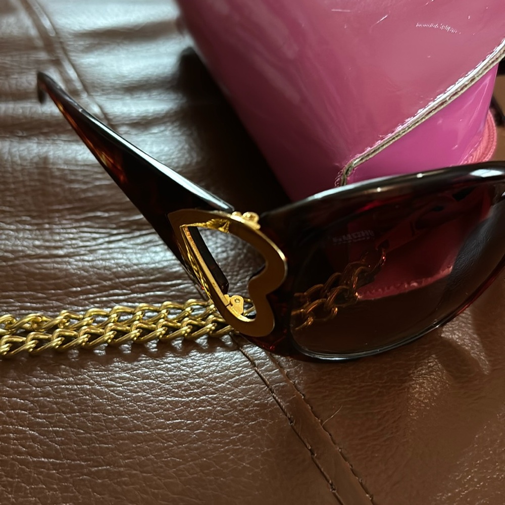 Betsey Johnson tortoiseshell heart sunglasses 🤎